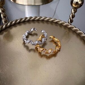 Silver Twisted Ring - fusilli ring - spiral - slinkee